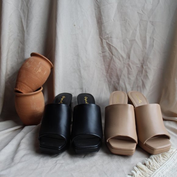 🆕️The Alewya// Black vegan leather block heel platform mule - Picture 2 of 10